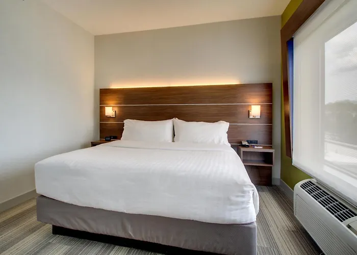 Express & - Naperville By Ihg 3* Aurora