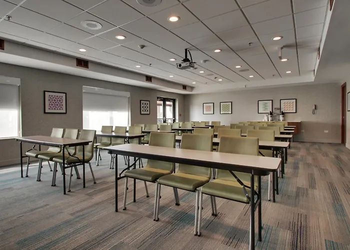 Express & - Naperville By Ihg Hotel Aurora