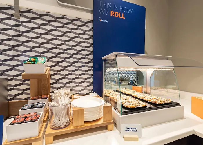 Express & - Naperville By Ihg Hotel 3*