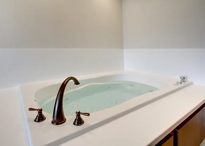 Express & - Naperville By Ihg Hotel