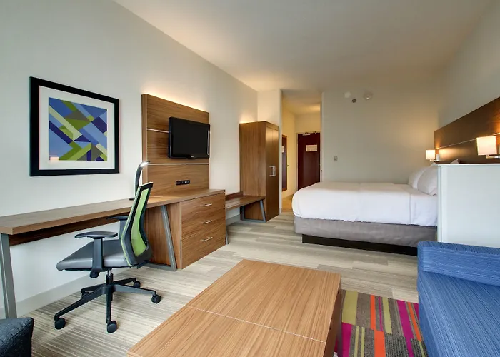 Express & - Naperville By Ihg Aurora