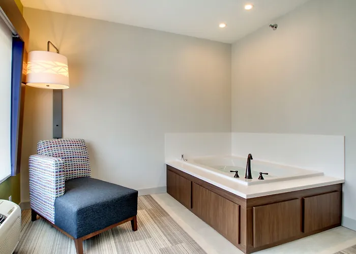 Express & - Naperville By Ihg 3*