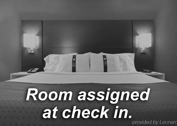 Express & - Naperville By Ihg 3*